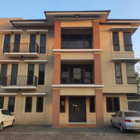 Oyo 93109 Garden Homestay 1 Tpr Surabaya Eksteriør billede