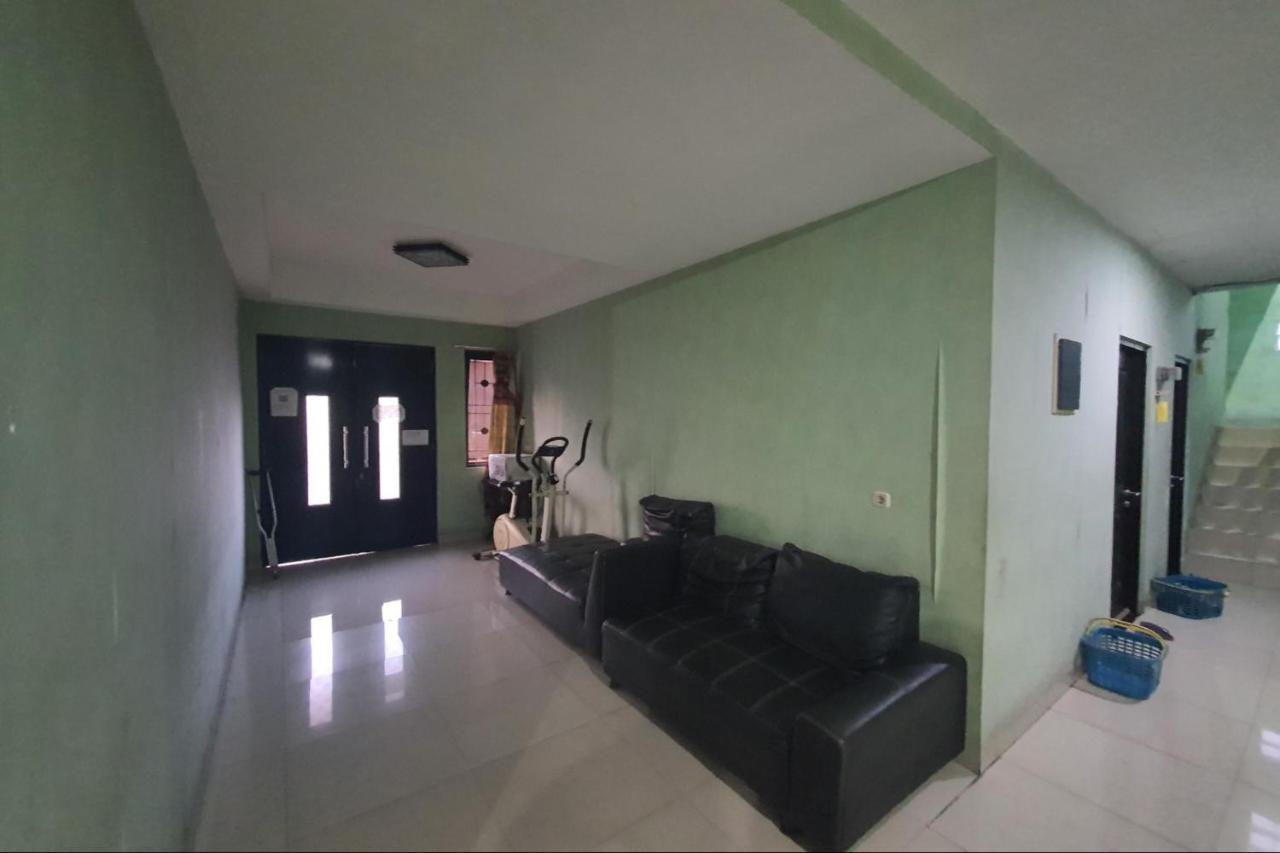 Oyo 93109 Garden Homestay 1 Tpr Surabaya Eksteriør billede